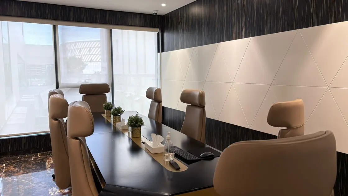 Professional meeting room available to rent by the hour in Dubai